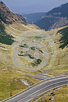 Transfagarasan detail - twisty bends