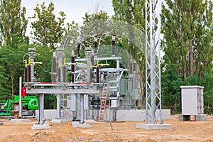 Transformer station for a wind turbine to be erected
