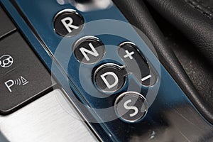 Transmission shift gate