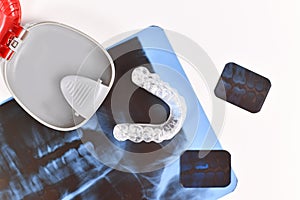 Transparent customized teeth bite guard clear aligners for lower jaw with storing case with dental X-ray photo