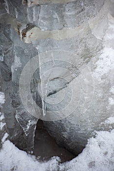 Transparent ice with drain pipe