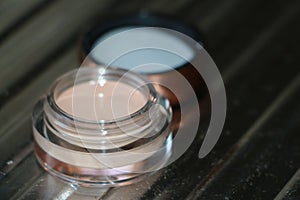 Transparent jar with concealer-an indispensable thing in makeup