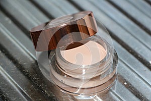 Transparent jar with concealer-an indispensable thing in makeup