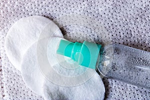 Transparent spray bottle with liquid and bubbles, refillable plastic travel bottle, portable makeup spray bottle