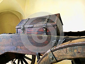 Transport case placed on the lafet artillery ancient canon