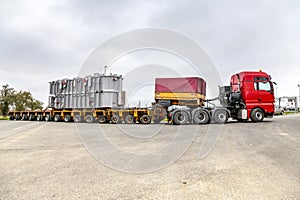 Transport of heavy, oversized loads and construction machinery