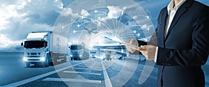 Doprava a náklad doprava připojen do internetové sítě podnikatel a globální síť 