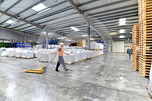 Transport and logistics in a warehouse of a forwarding agent - w