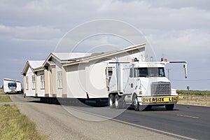Transporting portable homes photo