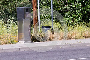 Trash can for pedestrians