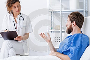 Trauma patient talking with nurse