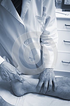 Traumatologist orthopedic surgeon doctor examining patient