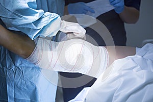 Traumatology orthopedic surgery knee bandaging