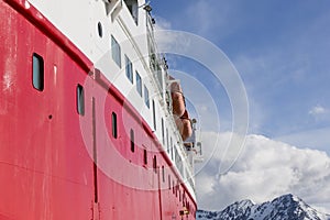 Travel in the Arctic with a expedition vessel, Svalbard, Norway