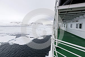 Travel in the Arctic with a expedition vessel, Svalbard, Norway7