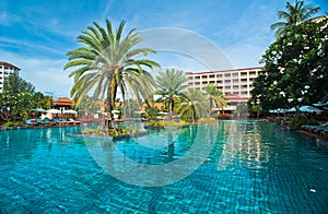 Travel pool resort