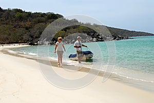 Traveling couple in Caribbean