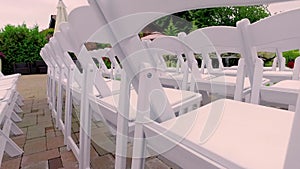 Traveling in the openings in wedding outdoor seating