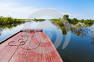 Traveling through Tonle Sap Lake