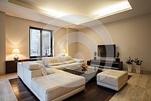 Travertine house: Horizontal view on interior