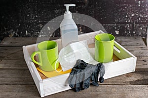 Tray with two cups between which there are hygiene articles
