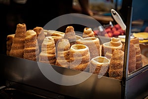 Tradicional masa rollos de pan saltó azúcar 