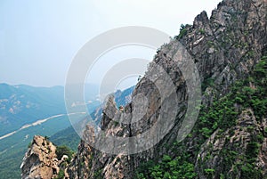 Treacherous mountain cliffs
