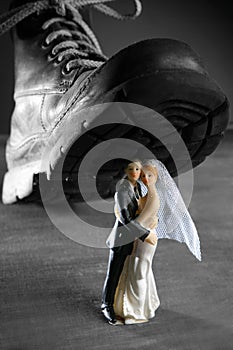 Tread a marriage couple figurine