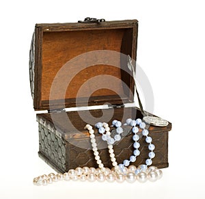 Treasure Chest, Pearls, Gold Coin CLIPPING PATH