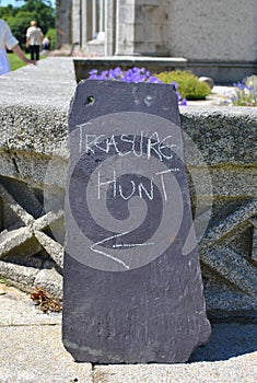 Treasure hunt sign