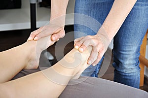 Treatment of feet during physiotherapy or osteopathy