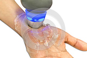 Treatment of hand and wrist injuries and numbness of the hands and nerves Method of treatment with ultrasound machine and gel