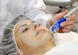 Treatment of skin currents