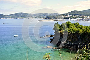 Árboles sobre el Playa de en,,.. Europa. Octubre 05 2019 