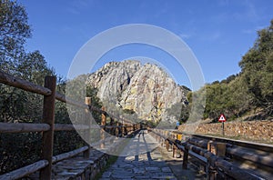 Trekking footpath to Salto del Gitano rockface, beside local road