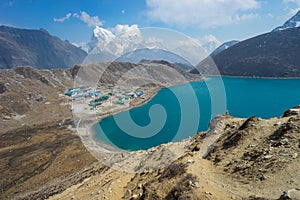 Trekking trail to Gokyo Ri