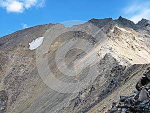 Bürgersteig auf der verbinden  berge  