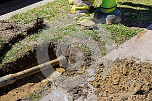 Trenchless laying of communications, fiber optic and water pipes with horizontal directional drilling technology machine
