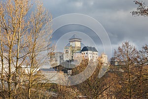 Trenčiansky hrad nad mestom Trenčín na západnom Slovensku