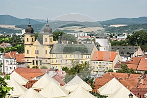 Trenčín mesto s piaristickým kostolom sv. Františka Xaverského, Slovensko