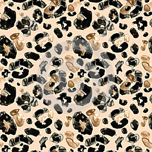 Trendy Watercolor hand painted brown leopard skin seamless pattern on beige background. Animal Exotic coat print