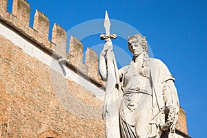 Treviso, Statue dedicated to the Dead of the Fatherland and Palazzo dei Trecento behind - Piazza Indipendenza