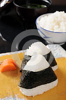 Triangle onigiri