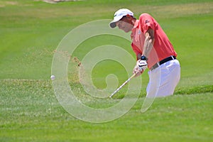 The tricky  golf  shot