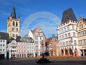Trier, Hauptmarkt, square with half-timbered houses and church