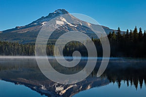 Trillium Lake early morning with Mount Hood, Oregon, USA