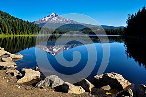 Trillium Lake early morning with Mount Hood, Oregon, USA