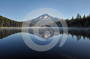 Trillium Lake early morning with Mount Hood, Oregon, USA