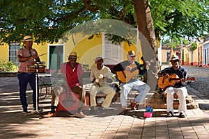Cuban street players