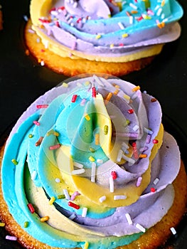 Triple coloured cupcakes